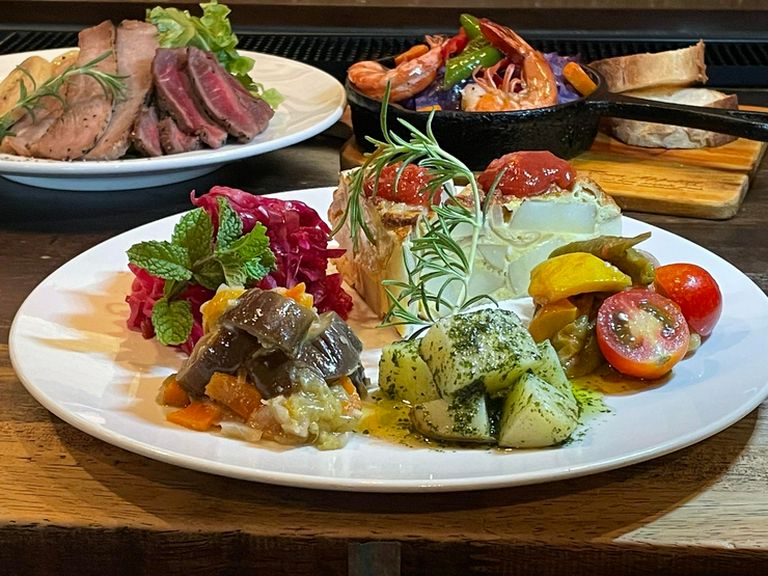 掲載料理はある日の一例です。当日のメニューはお店にてご確認ください