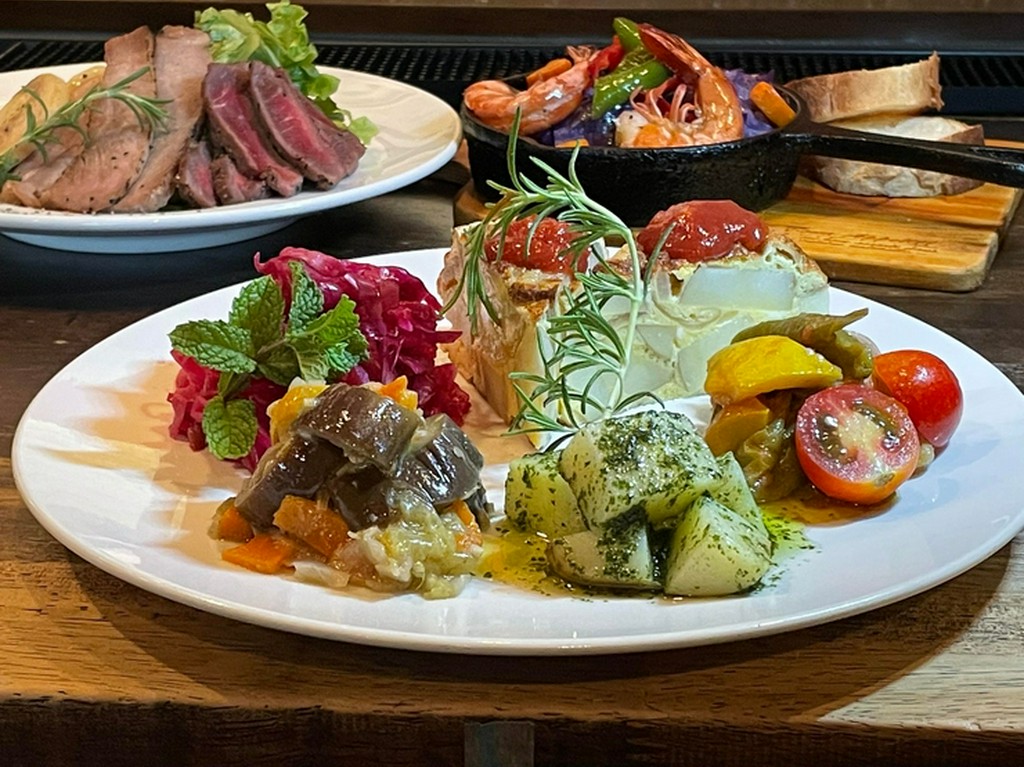 掲載料理はある日の一例です。当日のメニューはお店にてご確認ください