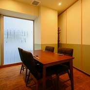 個室が完備されているため、プライベートな食事会やビジネスの接待にも最適。静かな空間で大切な方々との会話を楽しむことができるので、周囲を気にせずにゆっくり過ごせます。