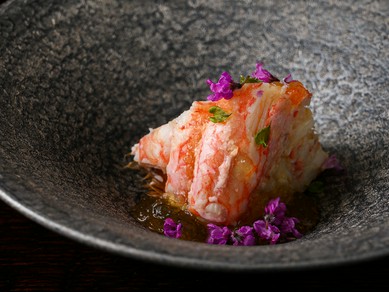 季節ごとに変わる旬の蟹の味覚が、一皿に凝縮『一品　蟹料理』