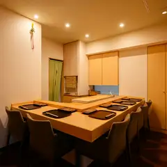 親しみやすさがあり、肩の力を抜いて寛げる雰囲気を提供