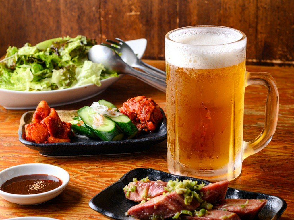 自分のペースで、思う存分焼肉やホルモンを味わうひととき