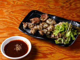 小腸特有の脂の旨みを堪能『ホルモン　ザ　マキシマム』