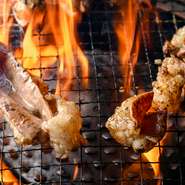 信頼のある卸業者から品質が良いものだけを仕入れています。肉の産地にはこだわらず、その日のベストをセレクト。新鮮なのは当たり前、常に良い部位をリーズナブルな価格で提供しています。