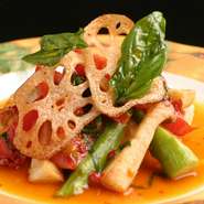 二階には、個室を3室設けています。最大、12名まで入室できるゆったりとした和室。仕事の接待はもちろん、両家の顔合わせ、家族のお祝い事など、さまざまな場面で利用されています。