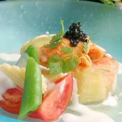 コースメニューを形づくるのは、選りすぐりの食材