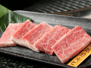 まずはこれを食べてみて！自慢の『国産黒毛牛　特選カルビ』