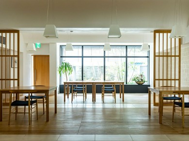 プライベート空間で食事を楽しめる。開放感に溢れるフロア