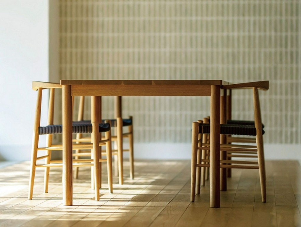 オシャレなランチタイムを楽しむ。陽射しが差し込むレストラン