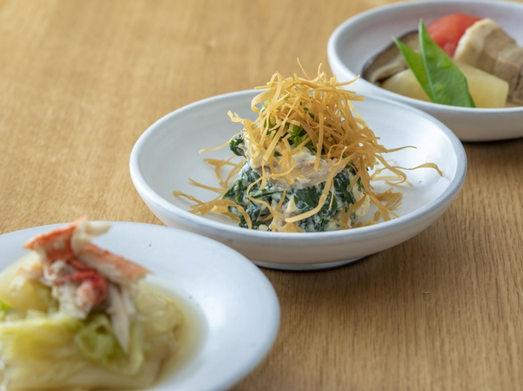 季節の味覚を楽しめる、『宿のお昼ご飯』内の小鉢