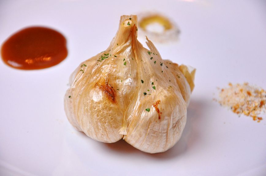 青森県田子産のにんにくの丸揚げ