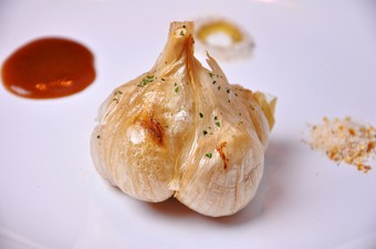 青森県田子産のにんにくの丸揚げ