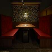 完全個室、半個室、カウンターと、様々なシーンに合わせてご利用いただけるをお席をご用意。極上の神戸牛と厳選された黒毛和牛をお楽しみください。