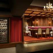 大正ロマンあふれる店内は特別なひとときを与えてくれます。