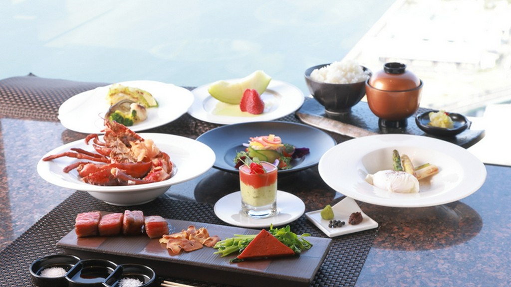 パートナーとの贅沢に。カウンターテーブルで楽しむ非日常