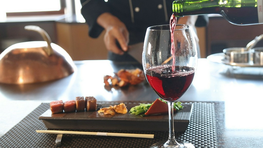 赤白の厳選ワインに、ノンアルコールスパークリングまで用意