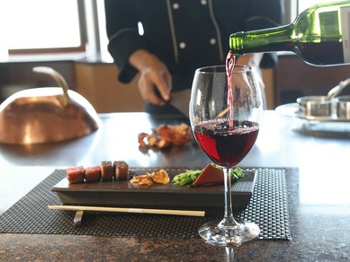 赤白の厳選ワインに、ノンアルコールスパークリングまで用意