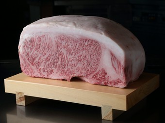 熟練の料理人が自信を持って薦める『厳選黒毛和牛』