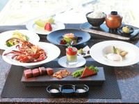 【GOURMET PALETTE グルメパレット】
活オマール海老と黒毛和牛ステーキが愉しめるディナーコース