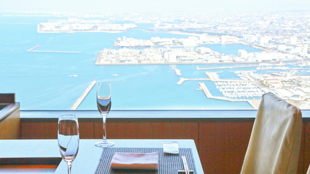  52階の天空に広がる、極上のダイニング体験