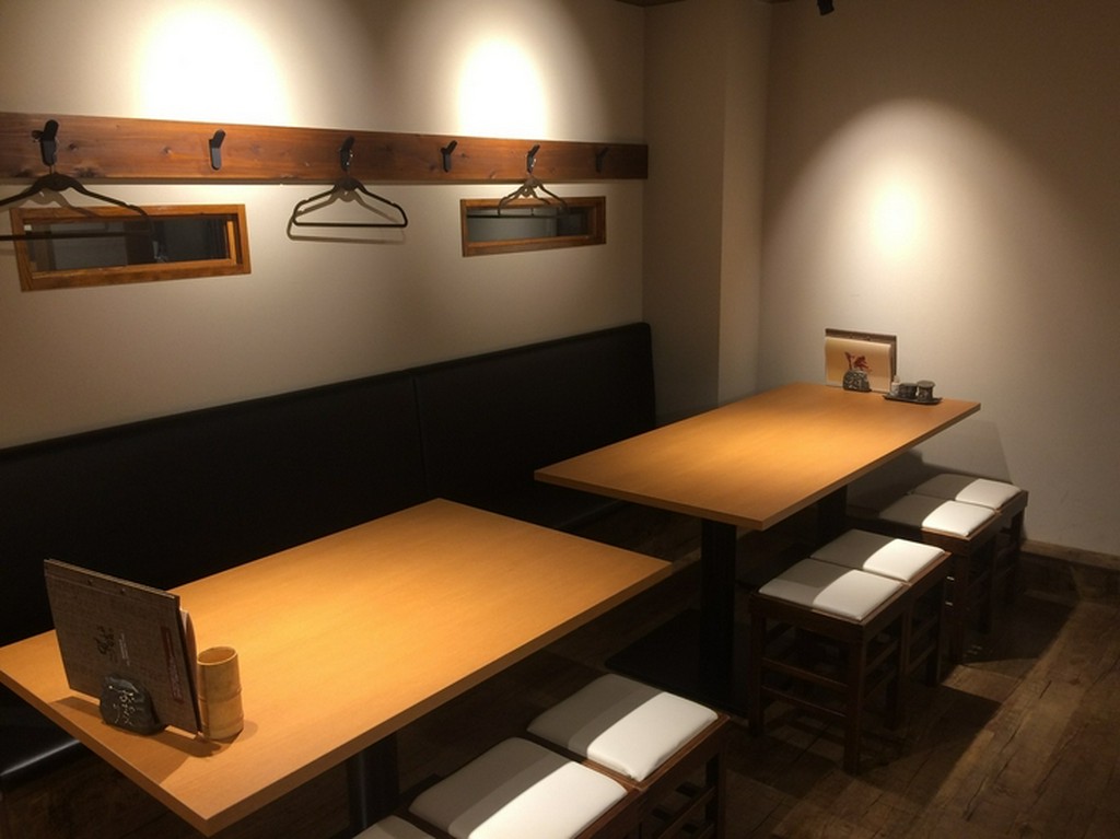 落ち着いた空間でお食事をお楽しみください。