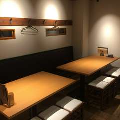 落ち着いた空間でお食事をお楽しみください。