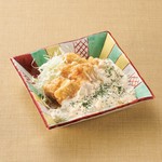 カリッと揚げた鶏に甘酢とタルタルたっぷり！
定番だけど、やっぱりうまい九州のソウルフード。