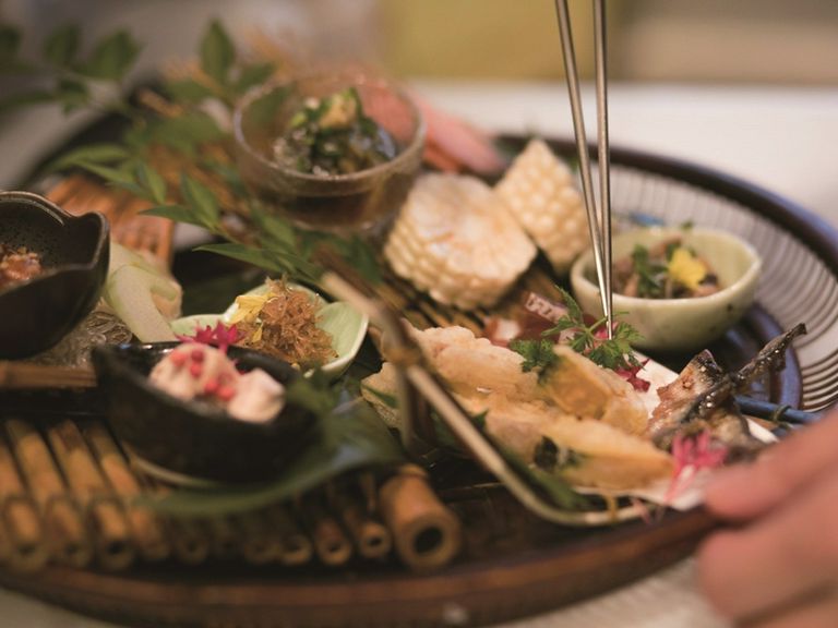 バラエティ豊かな鶏料理に合わせてオススメのお酒をセレクト