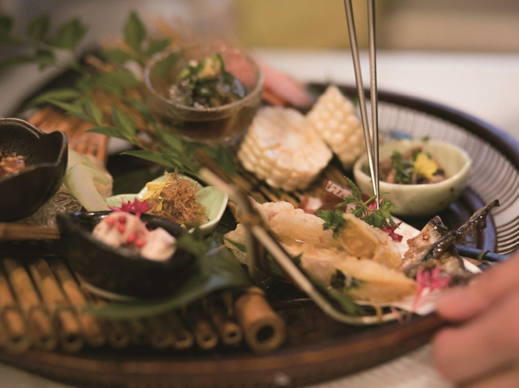 バラエティ豊かな鶏料理に合わせてオススメのお酒をセレクト