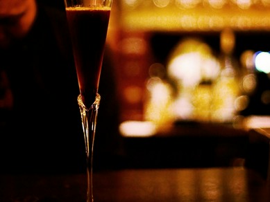 街の喧騒とはかけはなれた静かで落ち着くレストランバー