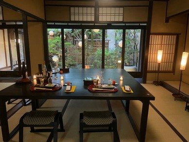 大人のデートにふさわしい、心地の良い空間と伝統の美食