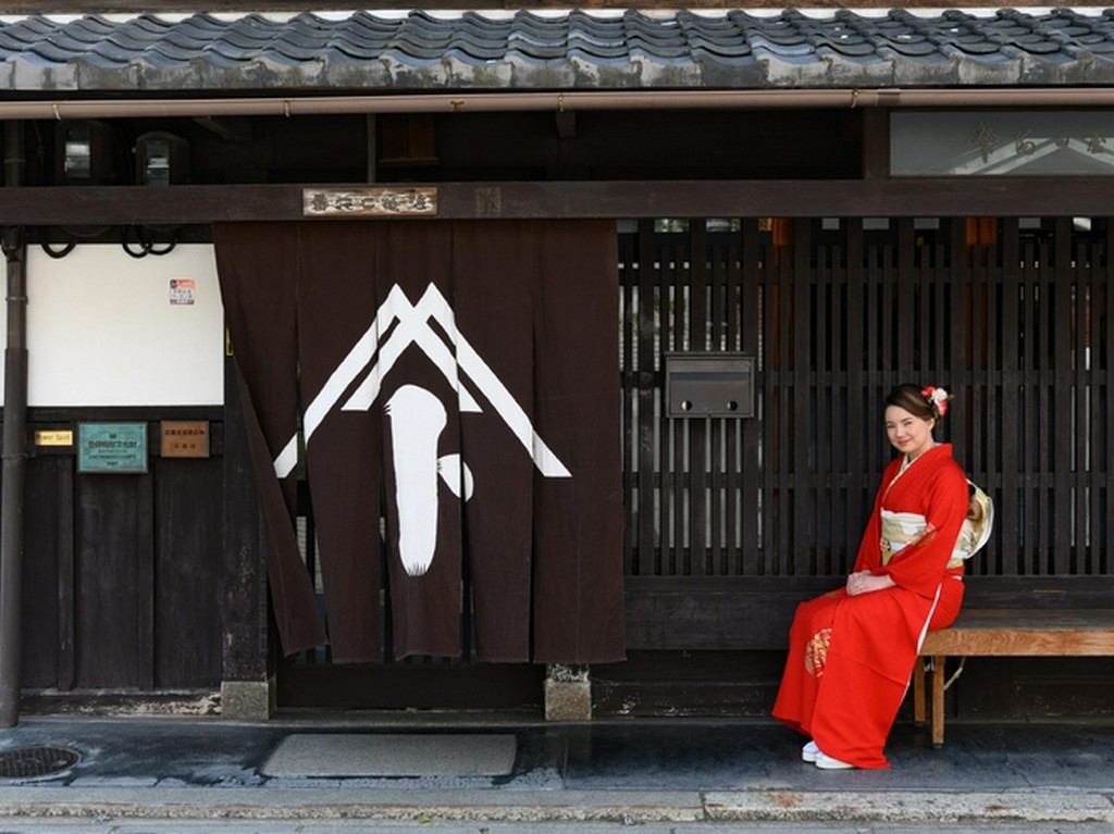 伝統的な京都の食と文化を体験できる、築140年の町家美術館
