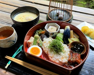 茶会の点心「西陣伝統弁当」を復元『100年続くお茶席で頂く点心（伝統弁当）』