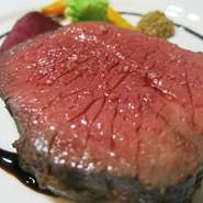 『あかうし』とも呼ばれる、赤身の美味しい和牛
（熊本・高知・北海道から状況により仕入れ先が変わります）
