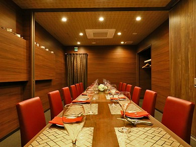 隠れ家のようなプライベート空間で楽しむ人気のイタリアン