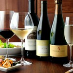 ワインもお食事もこだわり抜いた珠玉のコース。
お料理に合わせたグラスワイン（7種類７杯）とセットです。