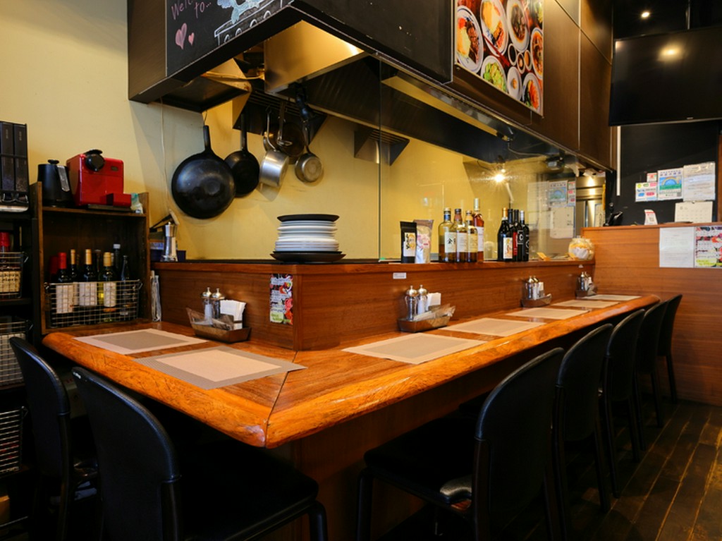 ひとりステーキの聖地の一つ。気構えなく楽しめる空気感が人気