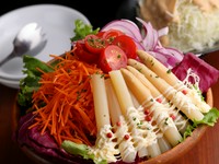 つきぬけた風味の“ガーリックドレッシング”で味わう『サラダ』