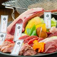 北海道産サフォークラム肉をメインに、人気の定番部位から希少部位までをたっぷりと詰め込みました。仕入れ状況によって、都度内容は変わります。サフォーク羊を一頭まるごと堪能できる、贅沢な詰め合わせです。