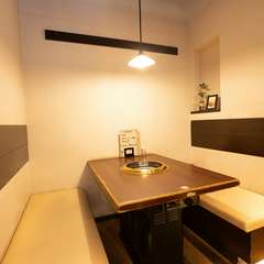 特別な日はもちろん普段のデートにも、焼肉を囲み二人で向き合う