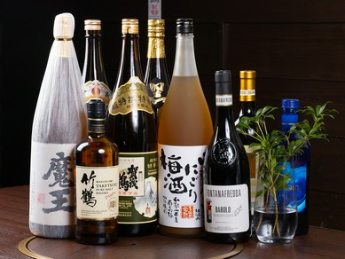 日本酒、ウイスキー、ワインなどの飲み物が肉の旨みを引き立てる