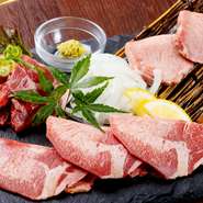 （上タン・タン塩・タン切り落とし）
独特のコリコリとした歯応えが特徴の「タン切り落とし」は、噛むほどに旨みが染み出します。「タン塩」は、どこかクセになる味わい。「特選タン元」は、柔らかさが際立ちます。