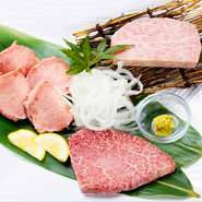 （上タン・上ヒレ・上ロース）
肉汁が溢れる「上タン」は豊かな味わいとジューシーさが際立ち、「上ロース」は濃厚な旨みを満喫。最高級と名高い「上ヒレ」は、滑らかな口どけと共に奥深い味を楽しませてくれます。