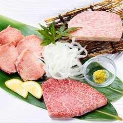 厳選された宮崎牛の中でも特選部位のみを盛合わせた『極上肉三種盛』