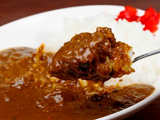 特選の和牛肉を使用し、3時間かけて煮込んだ『ビーフカレー』