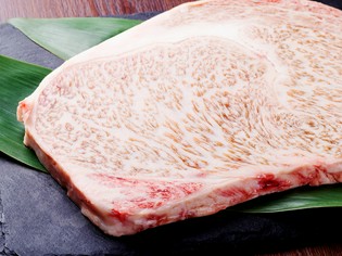 精肉店と長年の信頼関係を築き、質の高い宮崎牛を常に用意