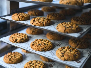 おいしさの秘密は、厳選材料はもちろんベーカーの丁寧な手仕事