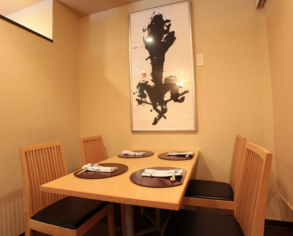 温かみ溢れる和な店内で、“ごゆるり”と和食を満喫