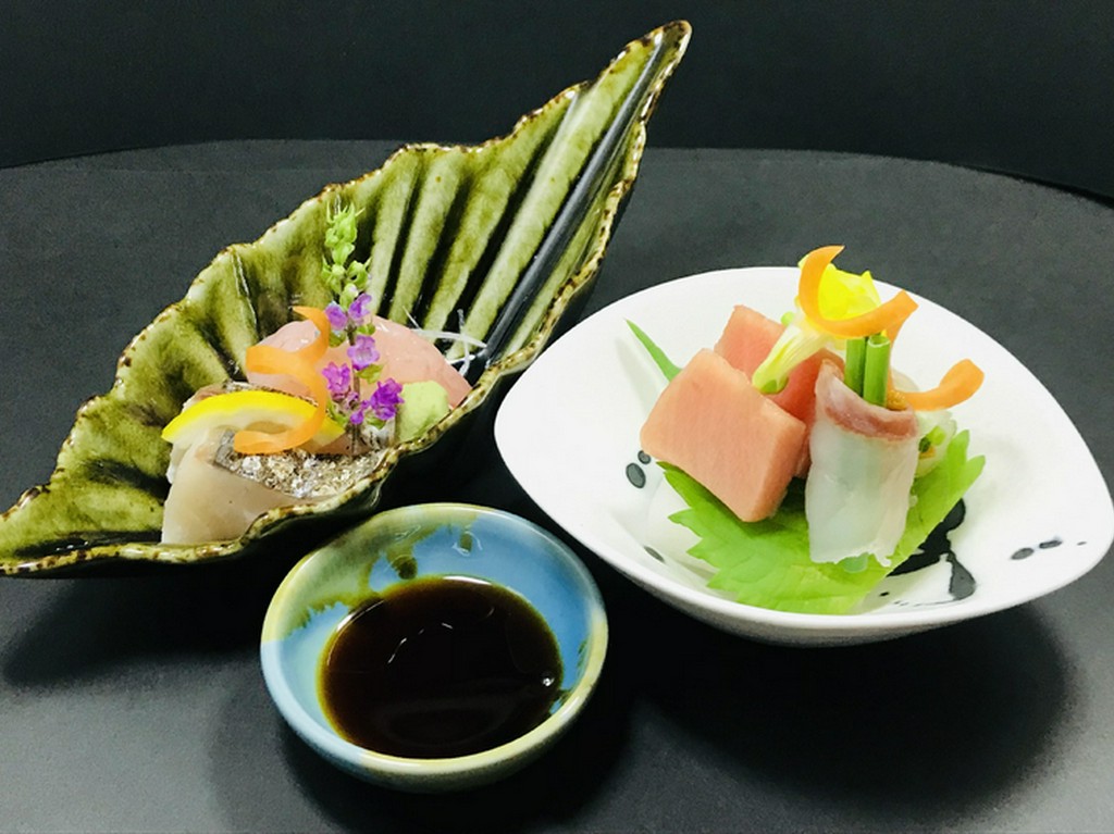 旬の恵みをたっぷりと満喫できる、料理人こだわりの『お造り盛合せ（1人前）』