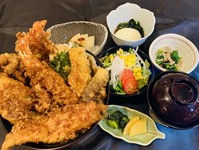 名物の特製天丼が、ランチタイム限定で味わえる『いい田名物　特製天丼セット』